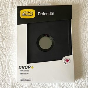 NWT - OTTERBOX DEFENDER SERIES IPAD CASE